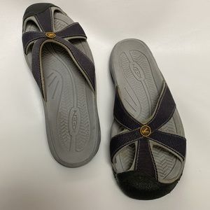 Keen gray flip flops with toe protection 8.5 GUC still has some good life